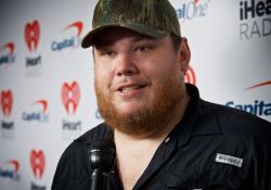 Luke Combs Tickets